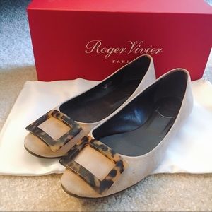 Roger Vivier Turtle Buckle in carne